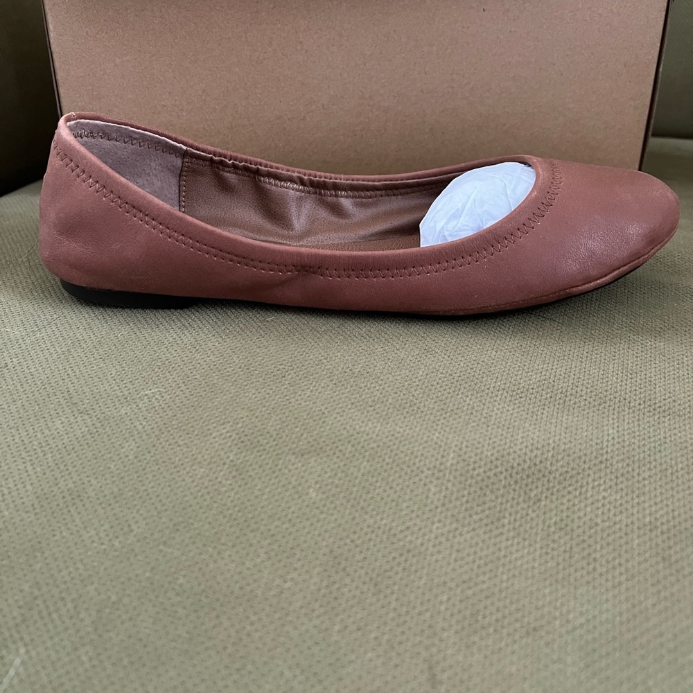 New in box Lucky Emmie flats in bourbon.